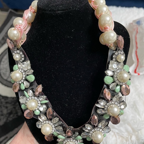 Special Crystal & Pearls Necklace - Picture 3 of 5